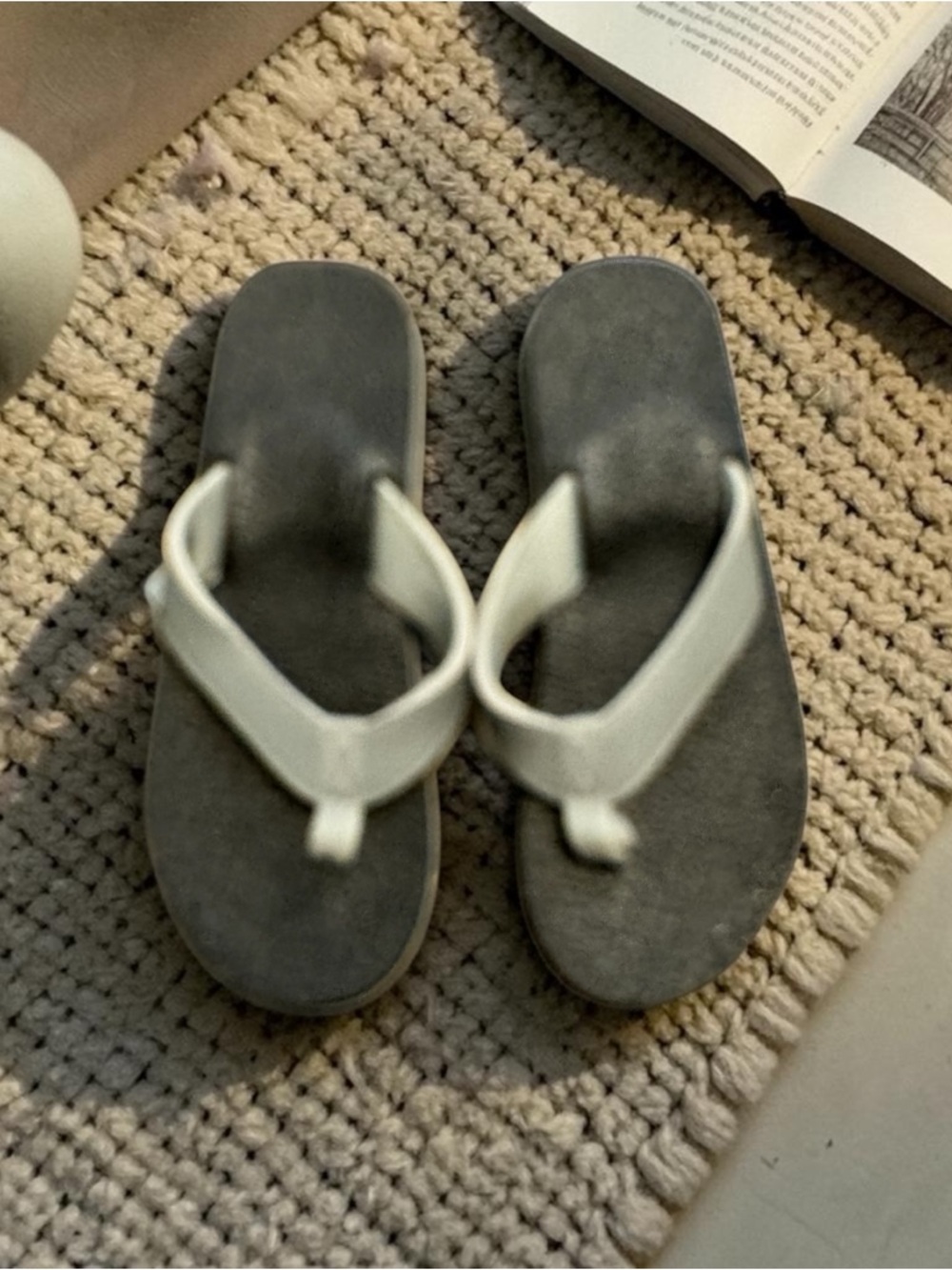 Amor Flip Flops SZ 9